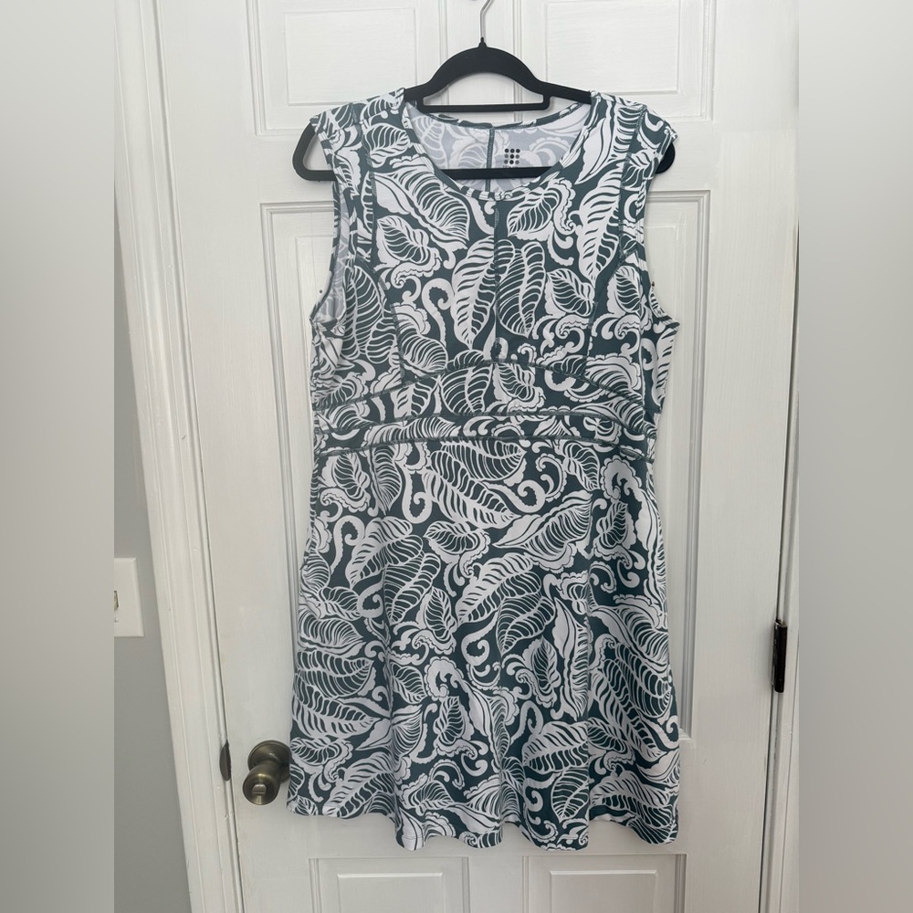 Title Nine Green and White Leaf Print Midi Dress